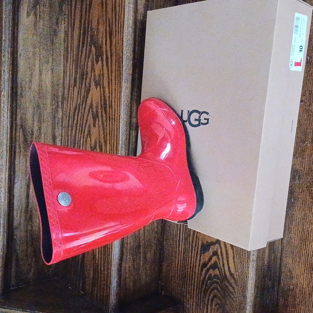 UGG - Picture 1 of 5